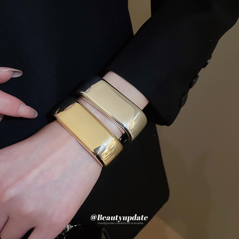 Exaggerated High-End Cold Style Bracelet: European-American Fashion Jewelry