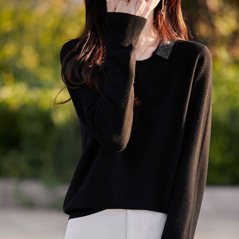 Women's Merino Wool Turn-Down Collar Cardigan Pullover Sweater - Fashionable Knitwear Base Layer.
