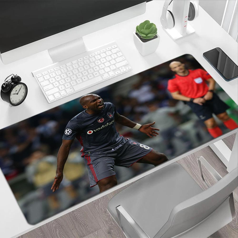Footballer Celebrates Victory Large Mouse Pad Gaming Laptop Mouse Pad Ultra-Long Desk Mat Non-Slip Rubber Bottom