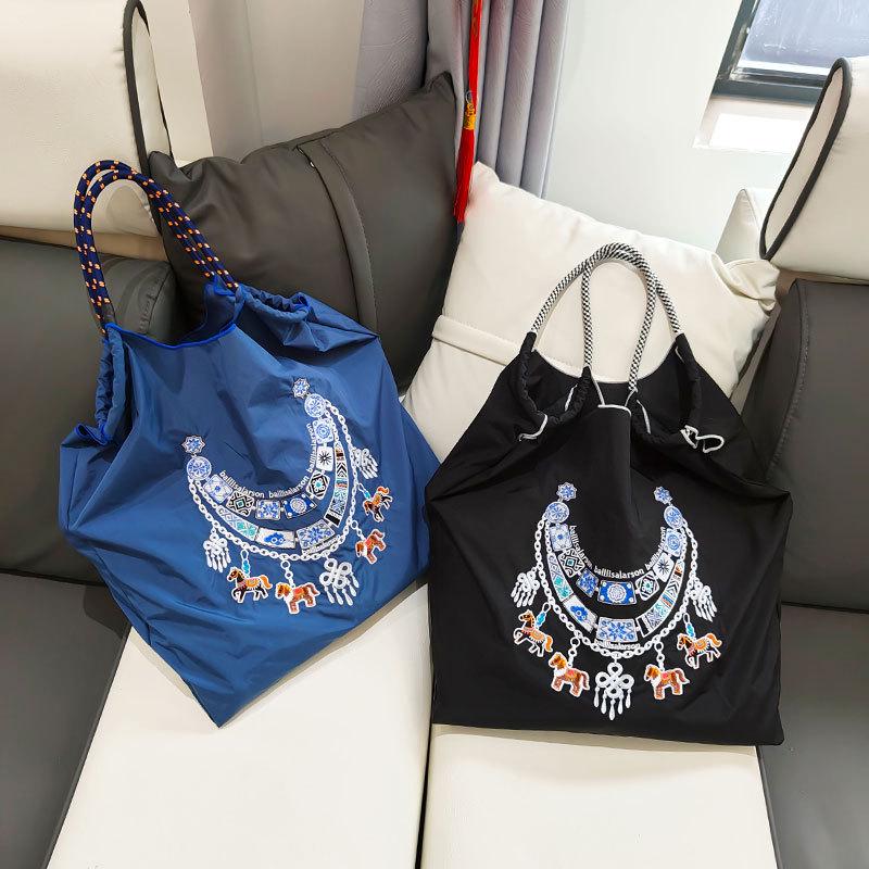 Individuell bestickte Canvas-Tragetasche - Große Umhängetasche für Handy & Einkäufe für Damen