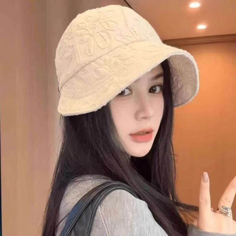 New bucket hat autumn and winter fashion versatile corduroy equestrian hat shopping show face peaked hat tide