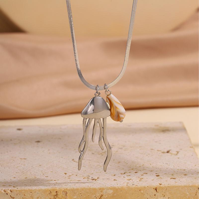 Stylish Jellyfish Pendant Titanium Necklace – Light Luxury Ocean-Inspired Clavicle Chain