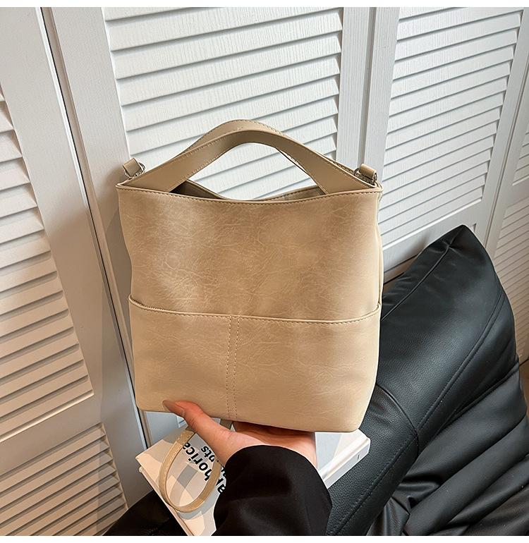 

Autumn and winter retro bag women s new fashion commuter shoulder messenger bag design sense versatile portable bucket bag хаки