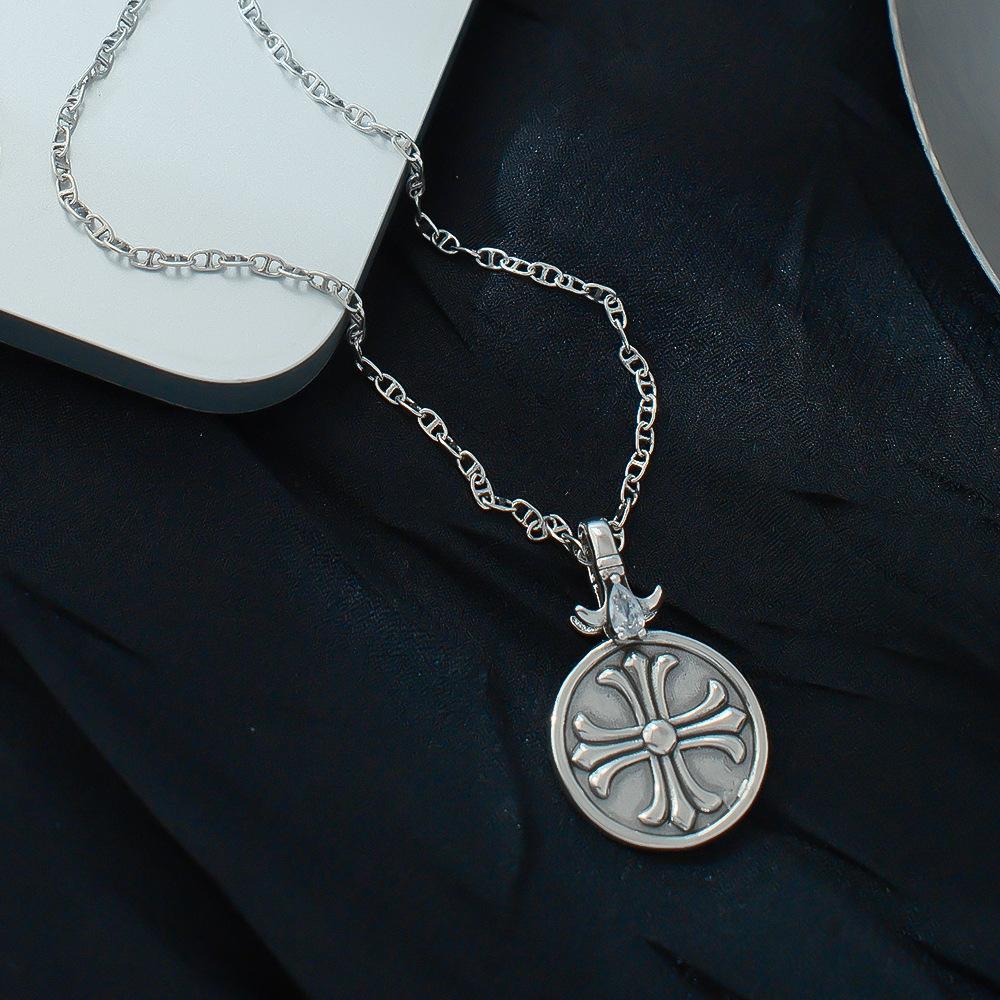 Light Luxury Round Diamond Cross Pendant Necklace Female Niche Personality High Sense Pig Nose Neck Chain Accessories