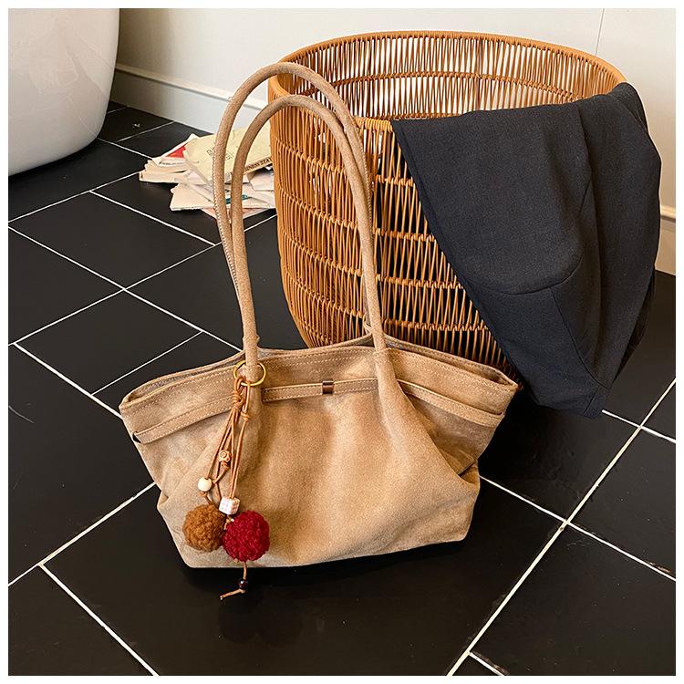 

Новая замшевая плиссированная ретро сумка-крыло 2025 сумка на плечо сумка подмышку большая вместимость ретро матовая сумка-тоут