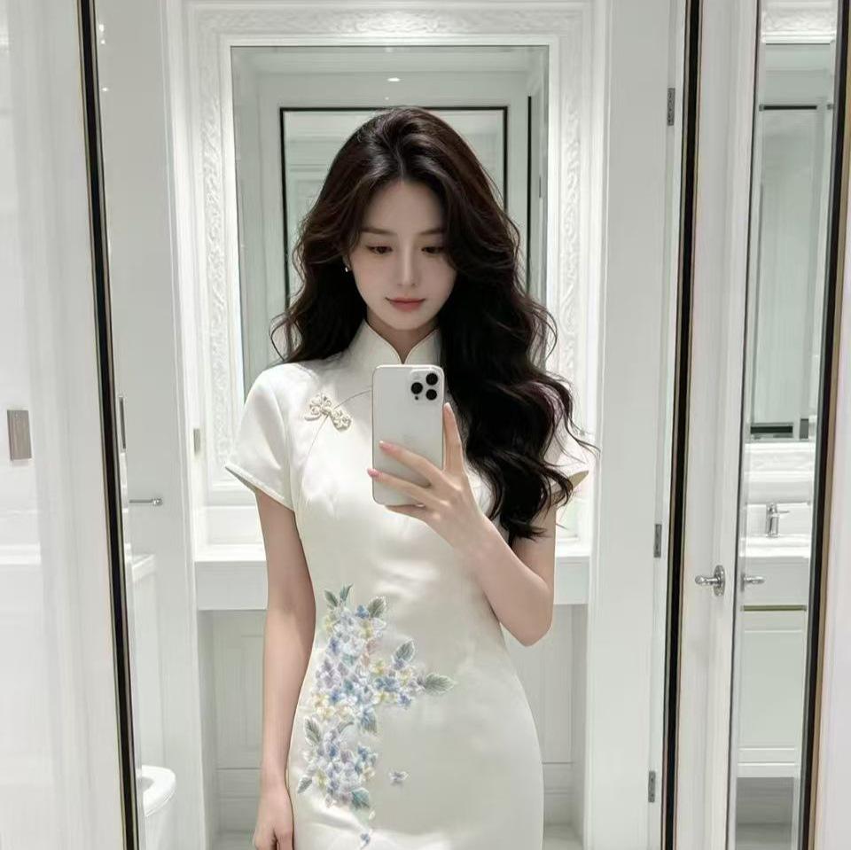 Cheongsam New Chinese Modified Elegant Premium Retro White Embroidery Young Slim White Long Dress Women
