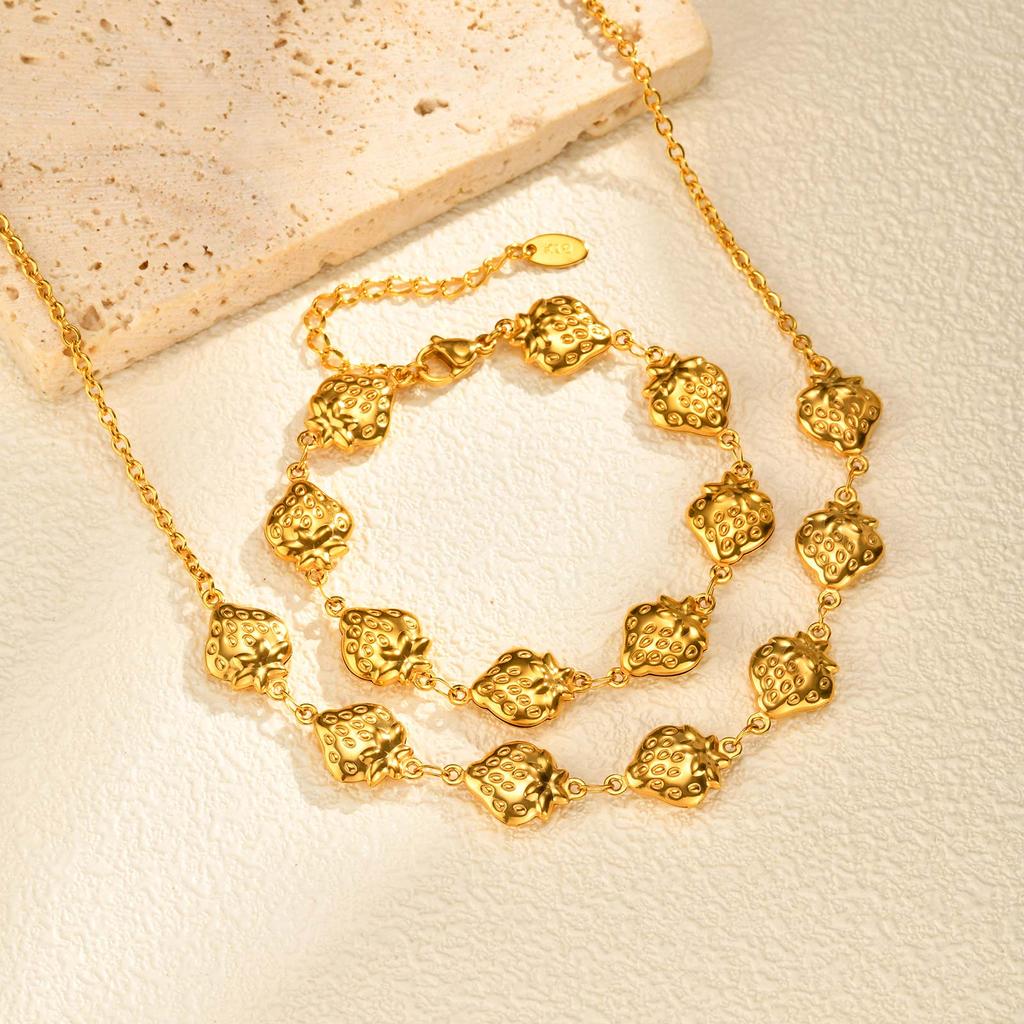 Unique Hollow Strawberry Heart Shape Necklace for Women,18K Gold-plated Stainless Steel Chain Necklaces,Fashion Jewelry Gift