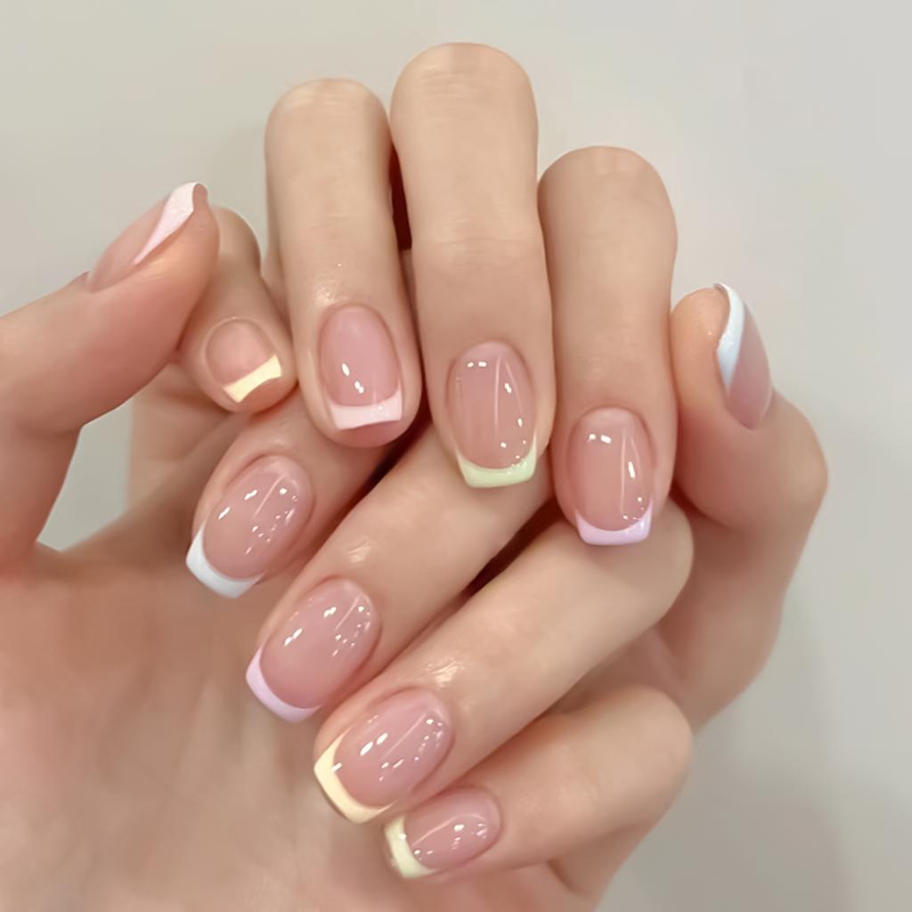 24 SZT. Francuskie Nude Krótkie Paznokcie na Klej Narzędzie do Manicure Noszone Pełne Pokrycie Końcówki Paznokci Akrylowe Końcówki Paznokci Noszone Sztuczne Paznokcie
