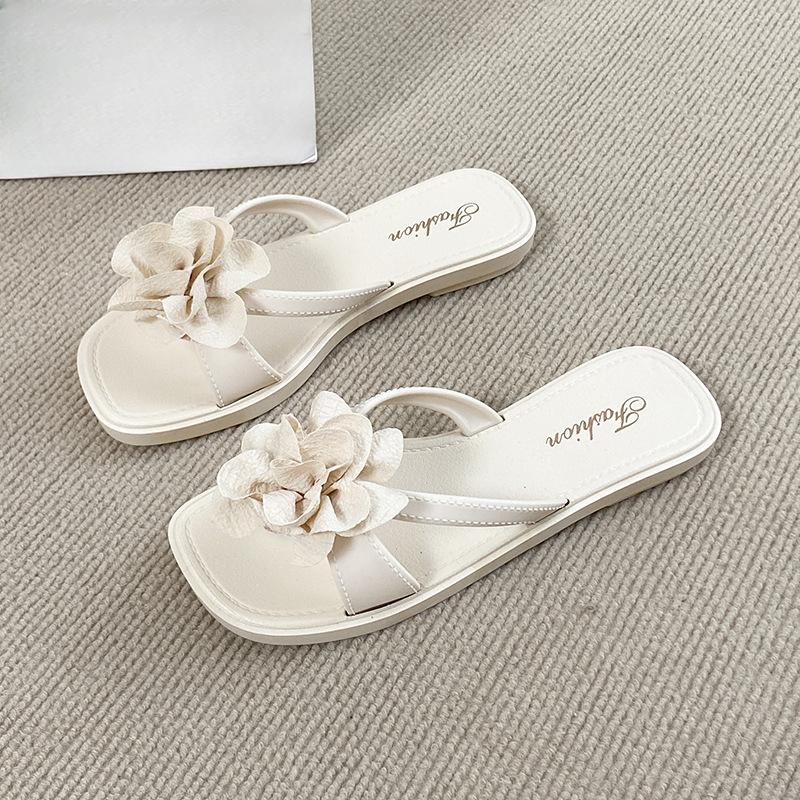 

Новые стильные и элегантные женские легкие кеды и пляжные шлепанцы в елочку 40/41 белый