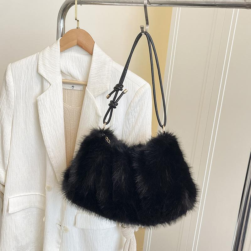 Plush bag women's large capacity 2025 new autumn and winter versatile casual single shoulder underarm bag, fluffy dumpling bag