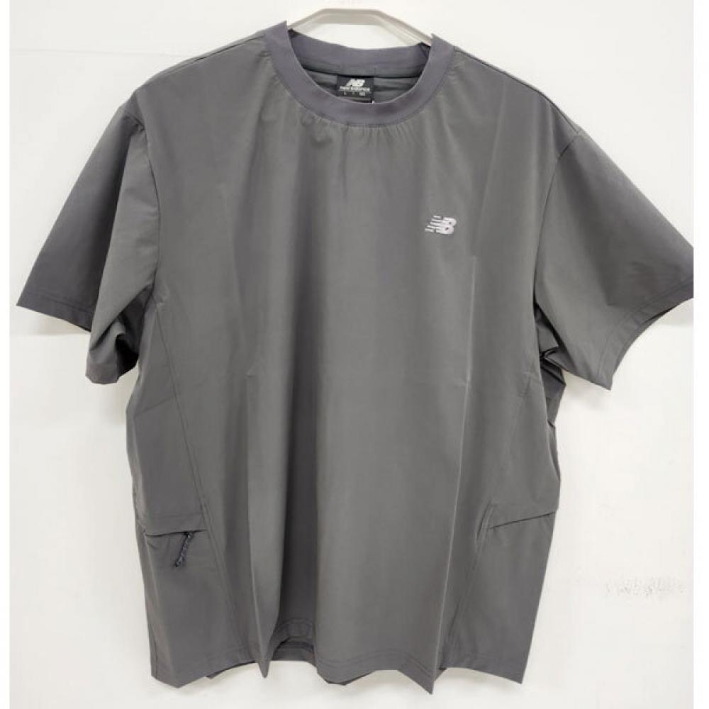 New Balance Men Frozen Essential Woven Tee Charcoal Nbneg31623 (60)Charcoal/90(S)