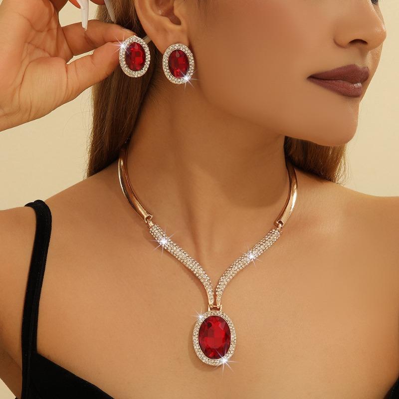Shiny Jewelry Set - Exclusive High-end Necklaces with Luxurious Style.