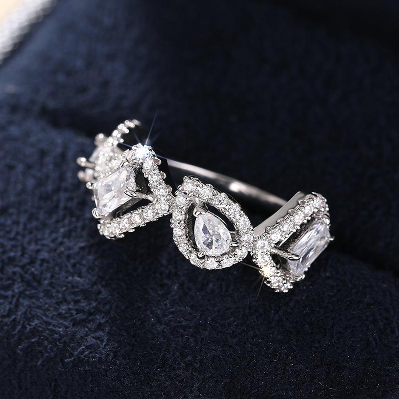 Huitan Mode Design Geometrischer Zirkonia Fingerring für Damen Luxuriöser Trendiger Ehering Zubehör Bling CZ Zirkon
