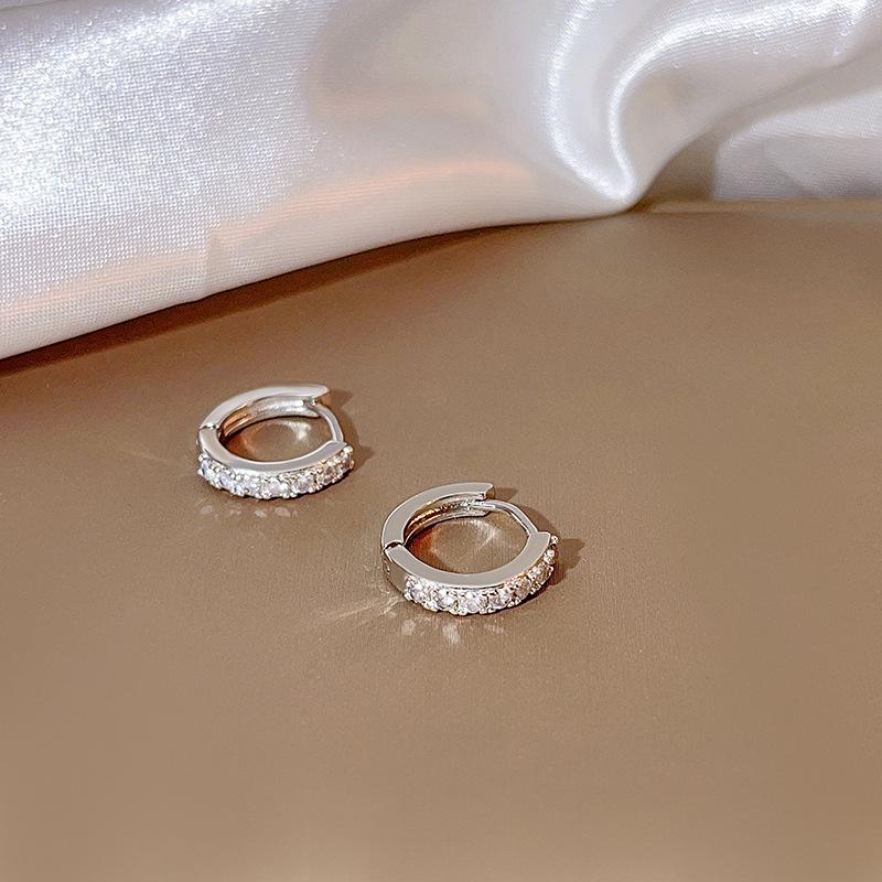 2023 Spring/Summer Minimalist Diamond Earrings: Stylish, Versatile Luxury Round Earring for Women