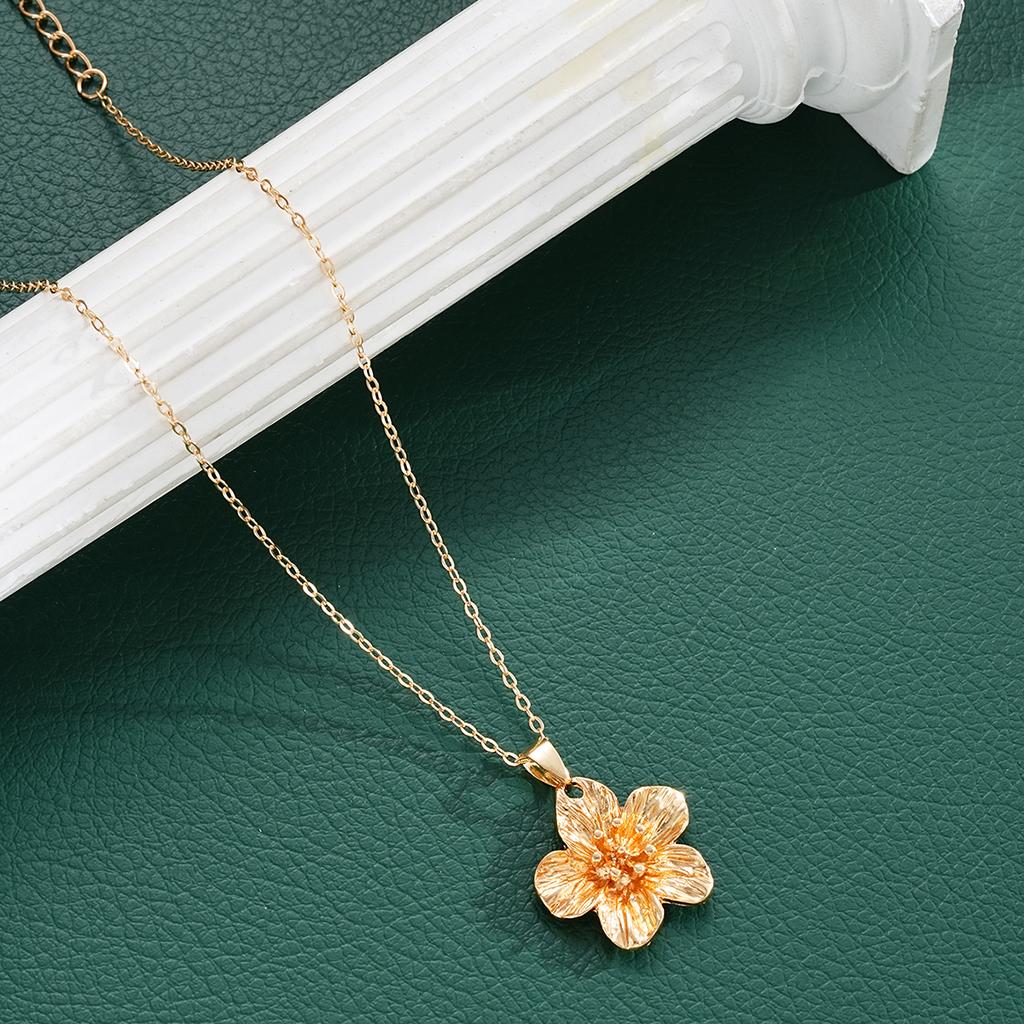 Retro Gold Color Flower Pendant Necklaces for Women Fashion Aesthetic Charms Necklaces Set Wedding Party Jewelry Accessories New