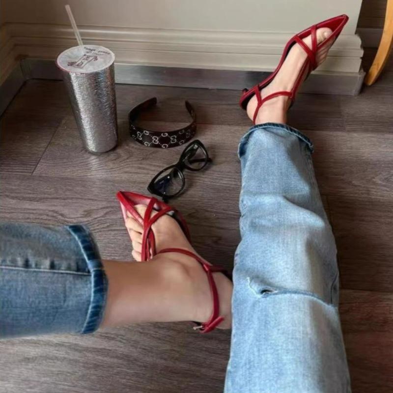 Schuhe mit niedrigem Absatz Sommer Neu Spitz Feiner Riemen Schnürung Metallschnalle Linie mit Weicher Sohle Rutschfest Feine Absatzsandalen