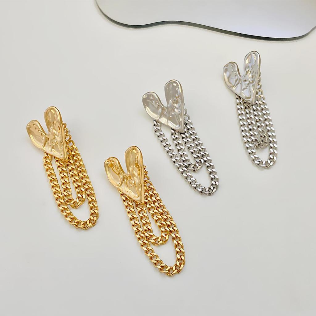 European & American Heart-Shaped Stud Earrings: Alloy Hammered Texture Love Heart with Tassel Chain, Retro Design for Women