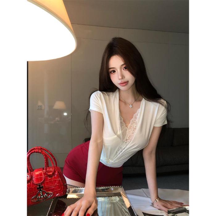 Spicy Lace Patchwork V-Neck Slim Jumpsuit with Short Sleeves - Summer 2025 Collection