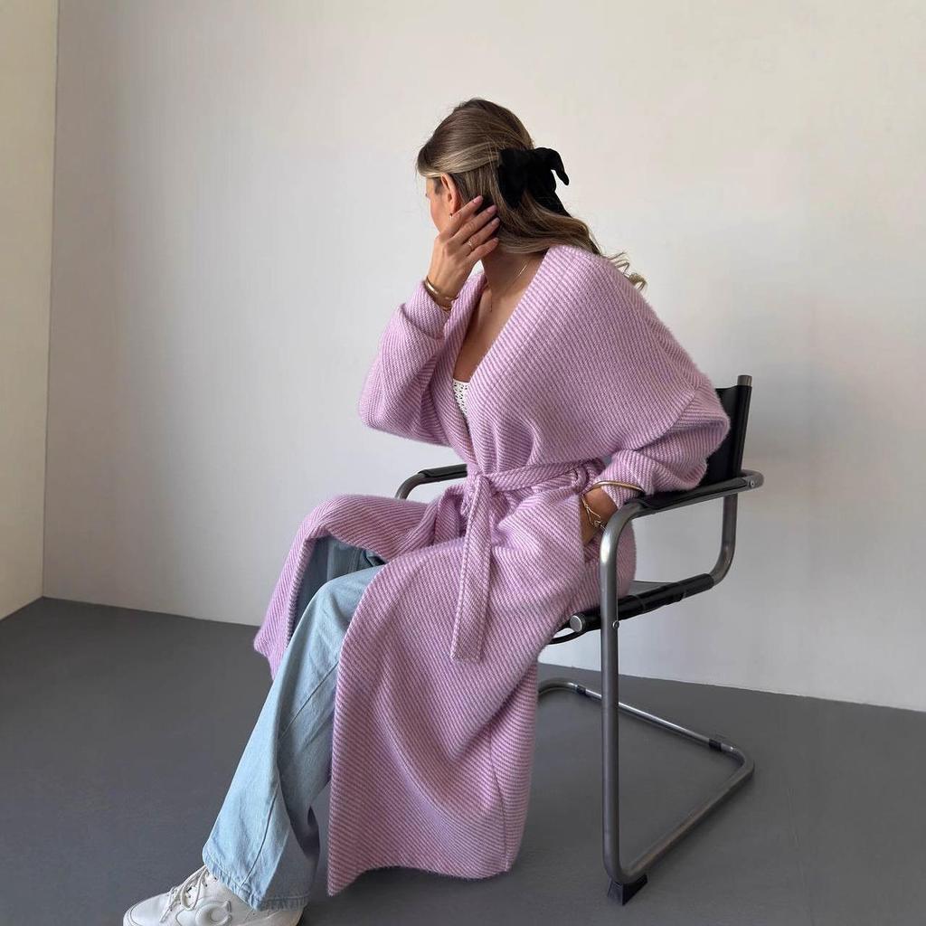 Autumn 2025 Women's Fashion: Warm, Versatile Knitted Cardigan Sweater