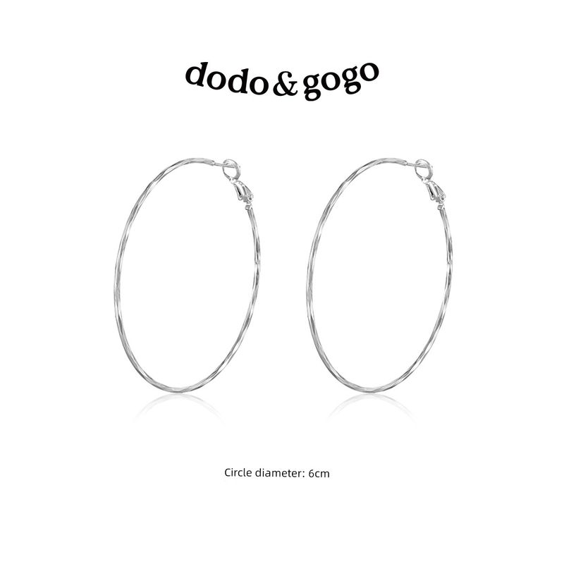 

Dodogogo Hoop Earrings, Unique and Exaggerated European and American Style Earrings, 2026 Niche Design, Slimming Plain Hoop Earrings Platinum-6Cm Earrings