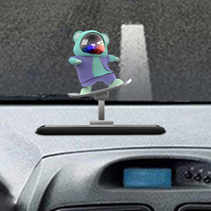 Auto Automatické Posuvné Skateboard Medvídek Roztomilý Kreslený Skútr Ozdoby Středové Konzoly Kreativní Doplňky pro Dekoraci Auta