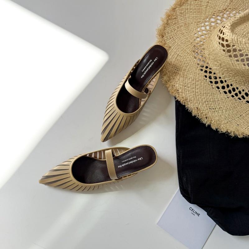 Fashion 2025 New Summer Women Mules Women Shoes Cover Toe Wedges Slippers Belt Buckle Pointed Toe Women Sandals Modern Slippers