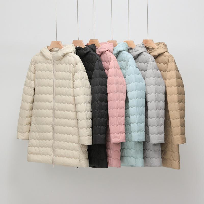 2025 Herbst/Winter Mittellange Kapuzen-Daunenjacke mit Wellenmuster - Leichte Koreanischer Stil Locker-Schlankmachende Oberbekleidung für Mütter