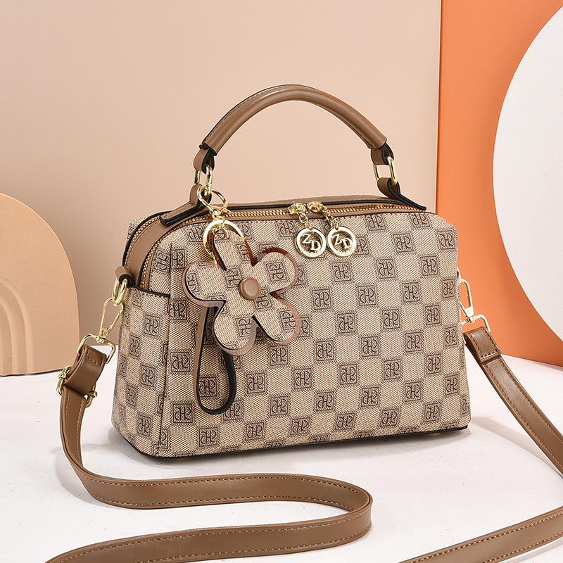Bag Women's 2025 New Fashion Large Capacity Portable Pillow Bag Versatile Shoulder Crossbody Bag Women's Bag Small Square Bag Tide
