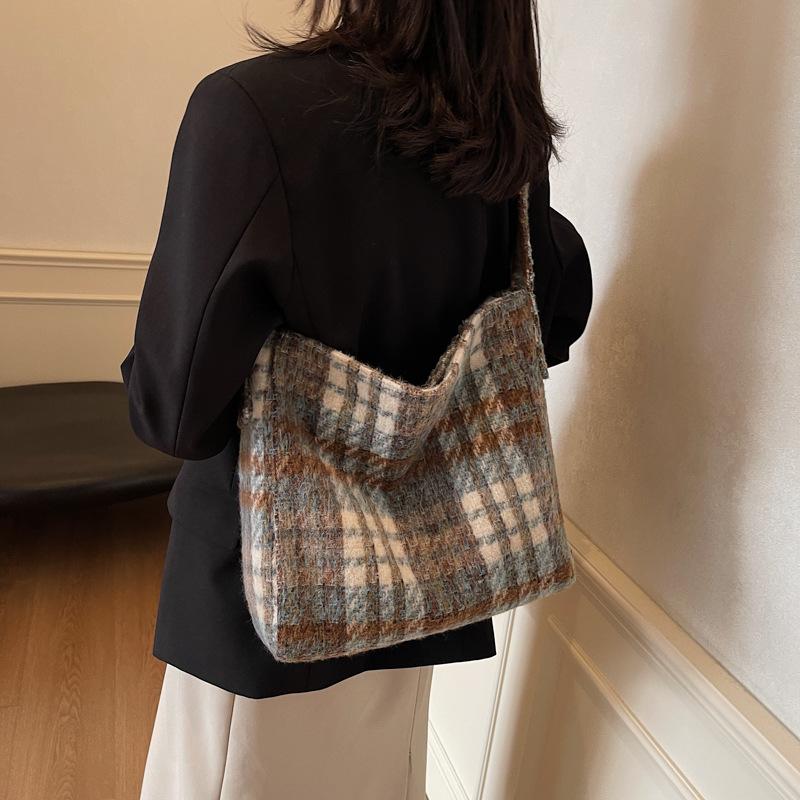 

Повседневная сумка через плечо большой вместимости, повседневная универсальная сумка под мышкой, новая модная нишевая сумка-тоут 37*12*29