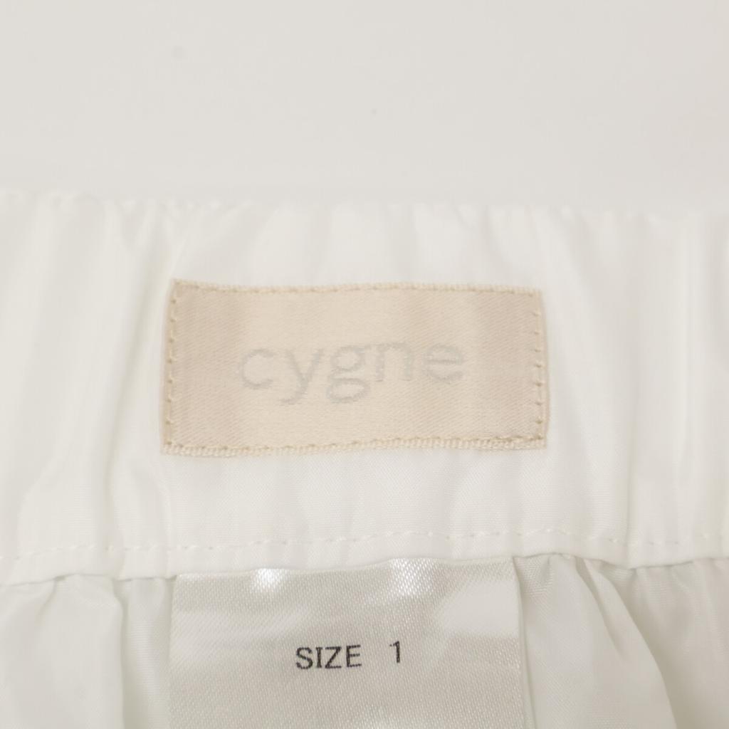 Cygne White Tiered Skirt with Petticoat Skirt 1 whiteUsed