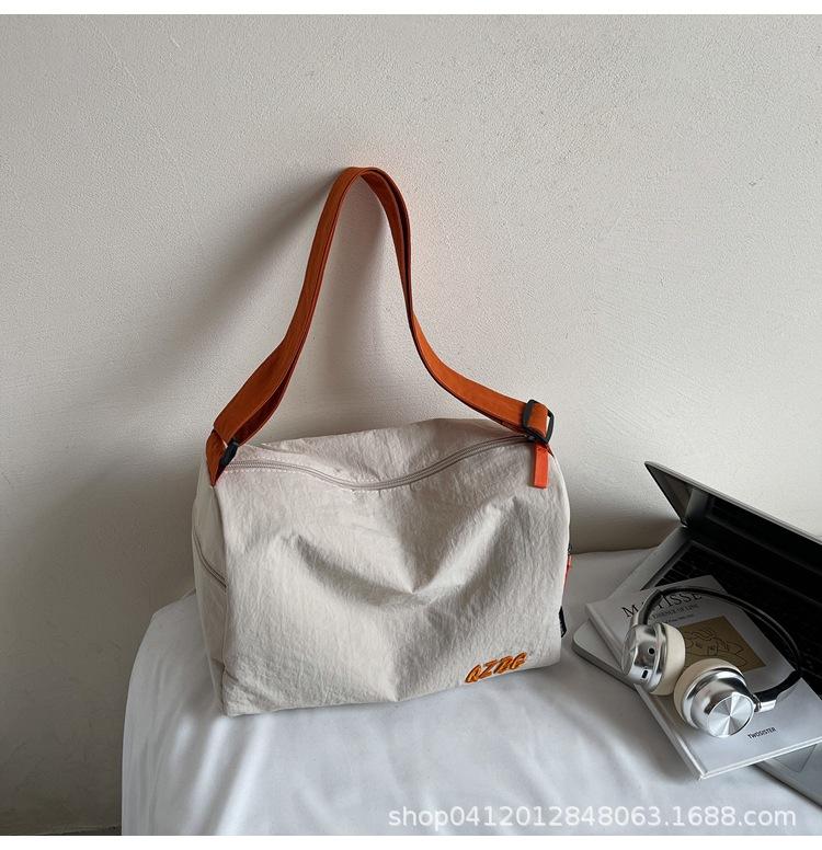 

Light casual travel bag women s 2025 new large-capacity versatile commuter simple bag wholesale yoga short-distance bag білий