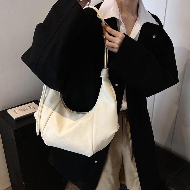 

Premium sense bag women s large capacity 2025 new trendy autumn and winter retro niche design messenger bag commuter dumpling bag