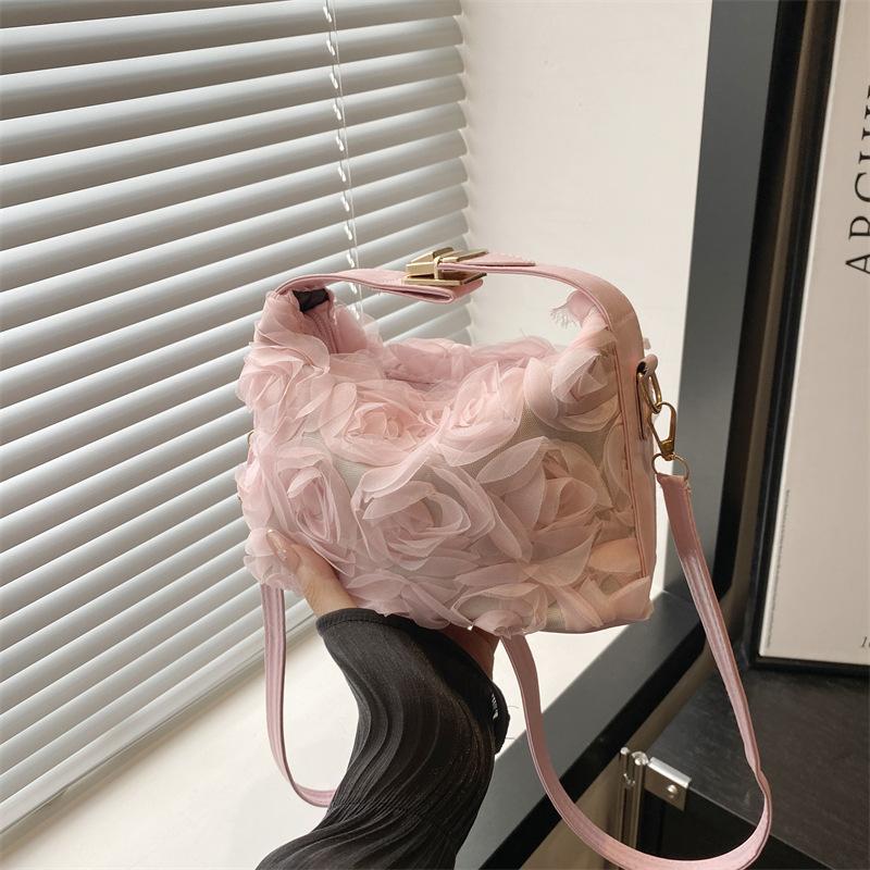 

Internet celebrity fashion three-dimensional flower handheld women s bag 2025 new fairy bag cheongsam bag versatile oblique span bag dinner bag розовый