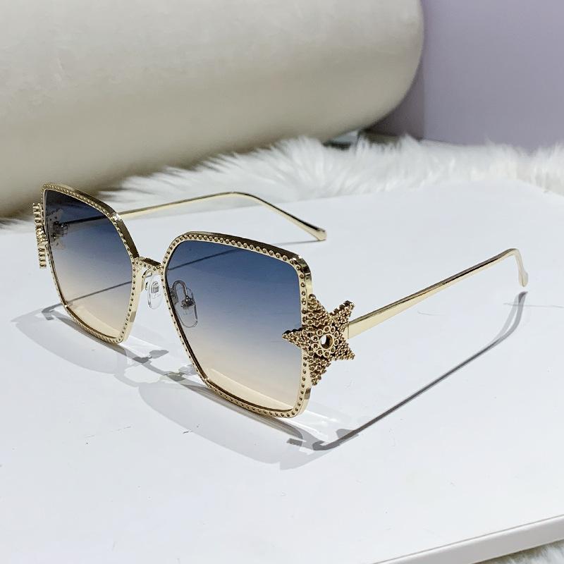 Five-pointed Star Rhinestone-encrusted Women's Square-frame Sunglasses - Stylish, Versatile, and Luxurious.