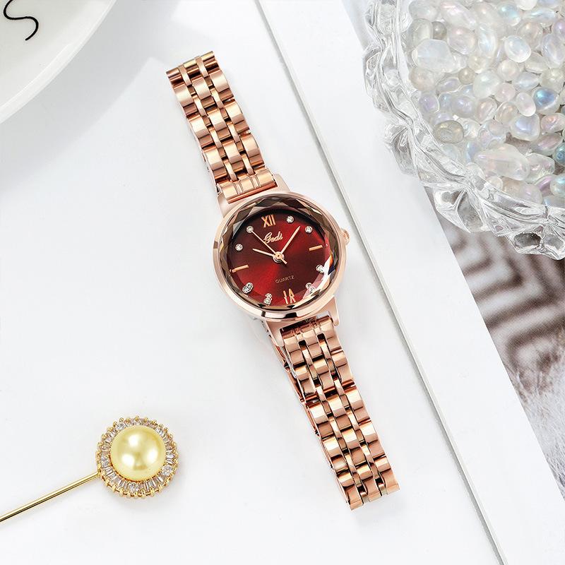 Small Plate Fashion Temperament Steel Belt Watch Women'S Trend Gypsy Waterproof Quartz Watch