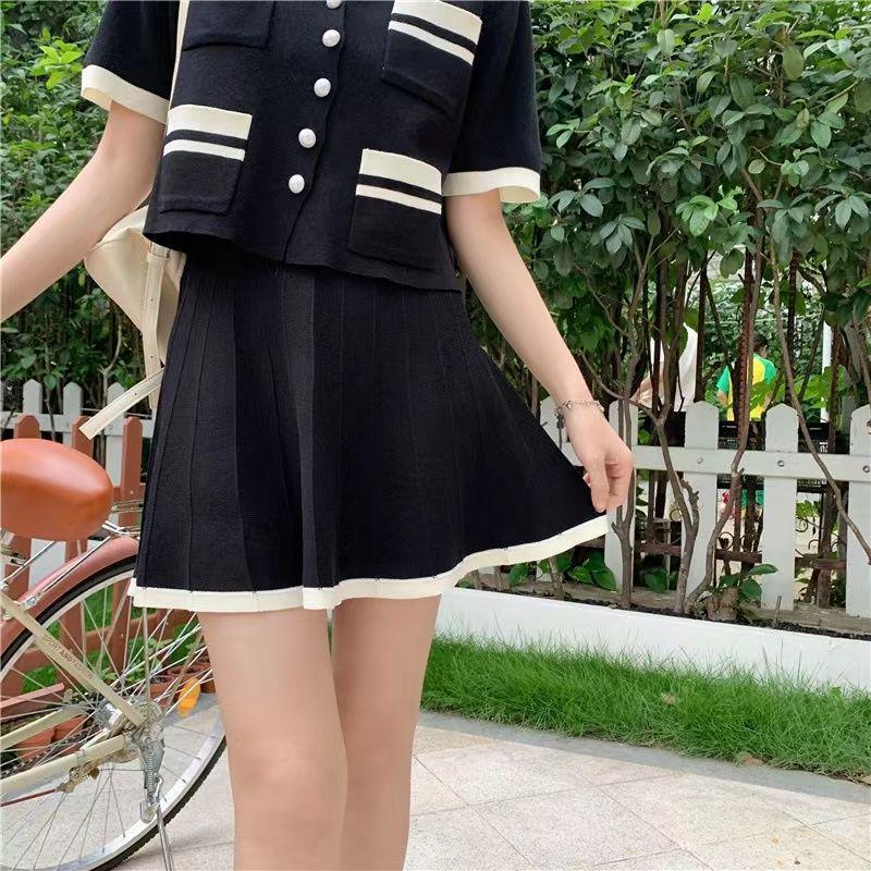 

Plus Size Summer Fragrance-Style Loose Top & High-Waisted Pleated Mini Skirt Slimming Set S (up to 47.5 kg)