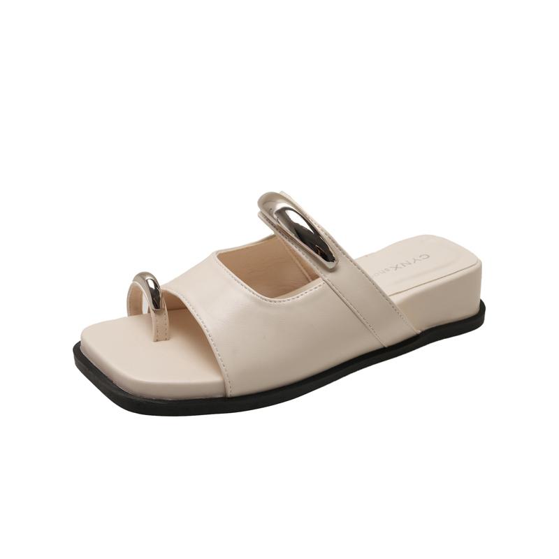 Modische Zehensteg-Keilabsatz-Damenpantoffeln mit flacher Sohle, modische Sandalen, Sommer 2025, neuer Trend, lässiges Design, Slipper-Damenschuhe
