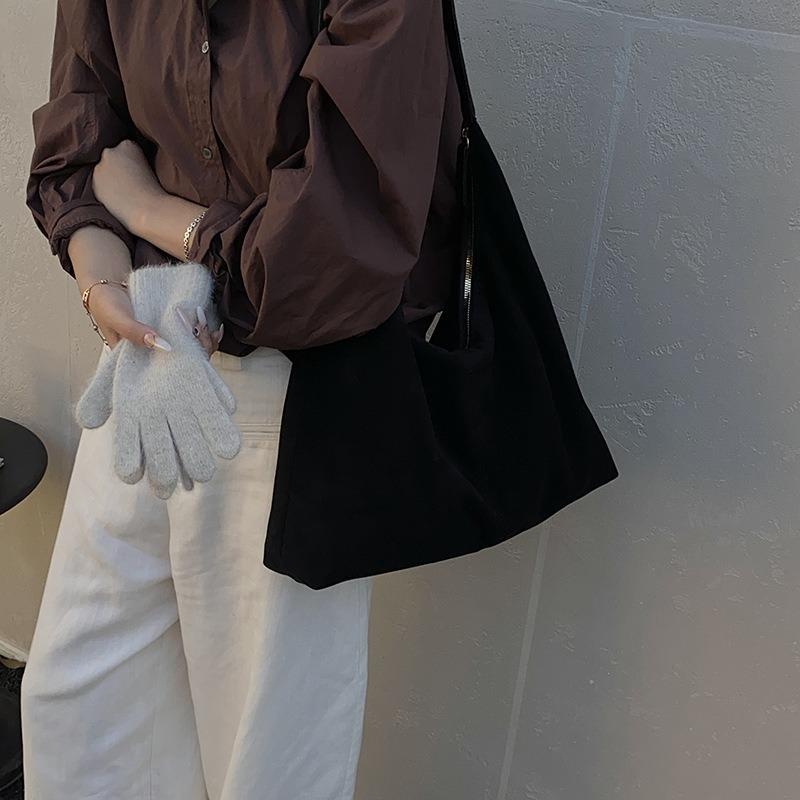 Nischen-Wildledertasche Damen neue modische Schulter-Unterarmtasche mit großer Kapazität lässige vielseitige Pendler-Tablett