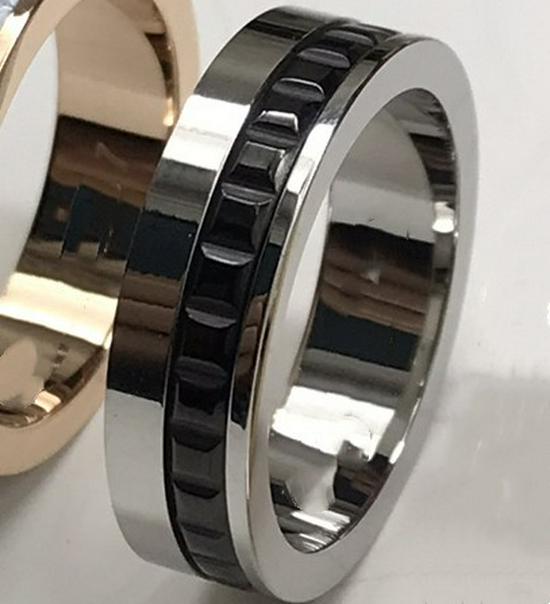 Pierścionek z zębatką w kształcie kostki lodu z diamentami inspirowany szczęściem V Gold dla par - uniseks i stylowy