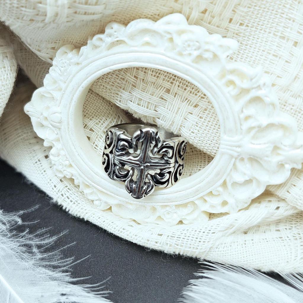 Men's Artistic Retro Floral Stainless Steel Ring - Central European Classic Design