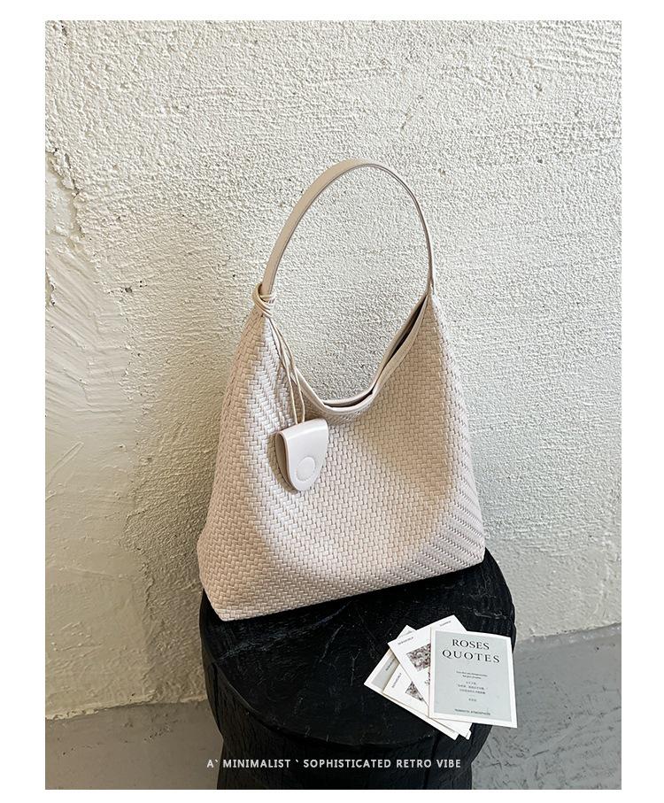 Women's 2026 Summer Large-Capacity Woven Bucket Bag - Trendy Crossbody Tote with Single-Shoulder Option for Mother and Child.