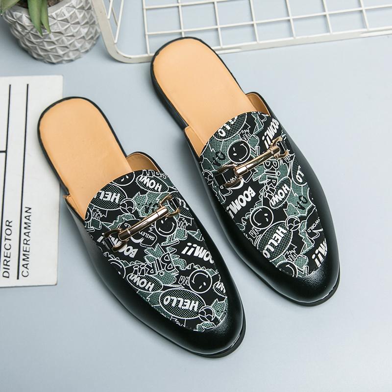 2024 Sommer Neue Herren Hausschuhe Lackleder Slipper Herren Halbschuhe Mokassins Lässige Rutschfeste Schuhe Sommer Pantoletten Schuhe für Herren