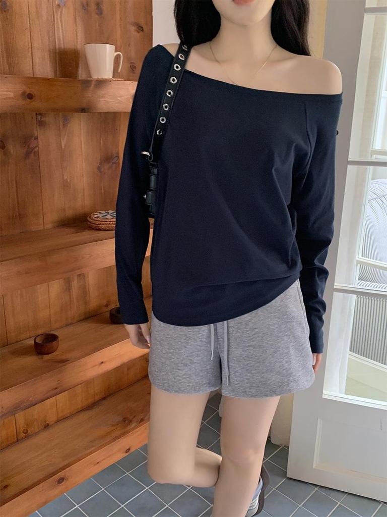 Zhang Jingyi Style Black Off-Shoulder Short-Sleeve Summer T-Shirt for Women - Slimming, Chic, Loose Fit, Diagonal Collar.