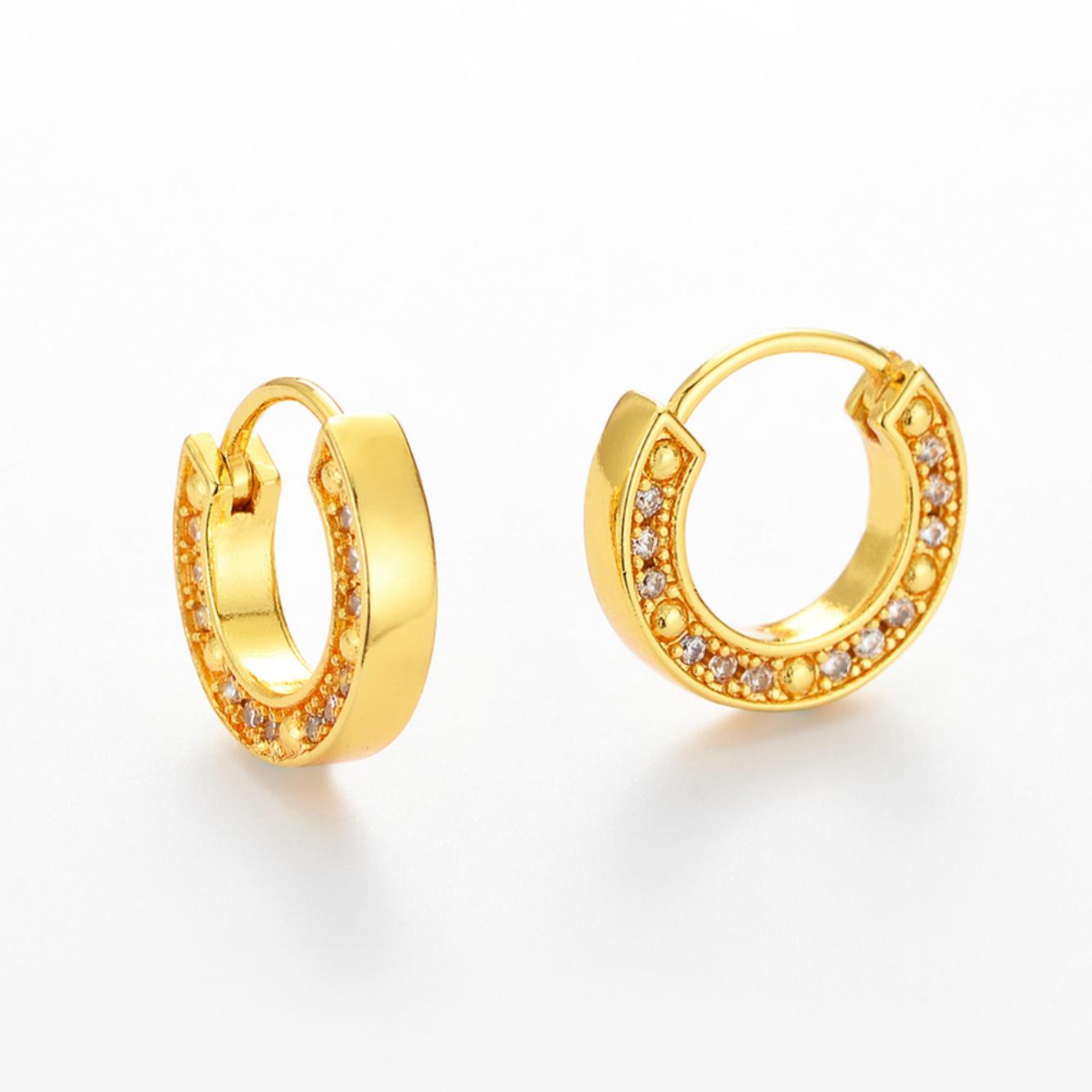 Trendy European and American Zirconia Earrings: Simple, Fashionable Ear Studs with Niche Design золотой