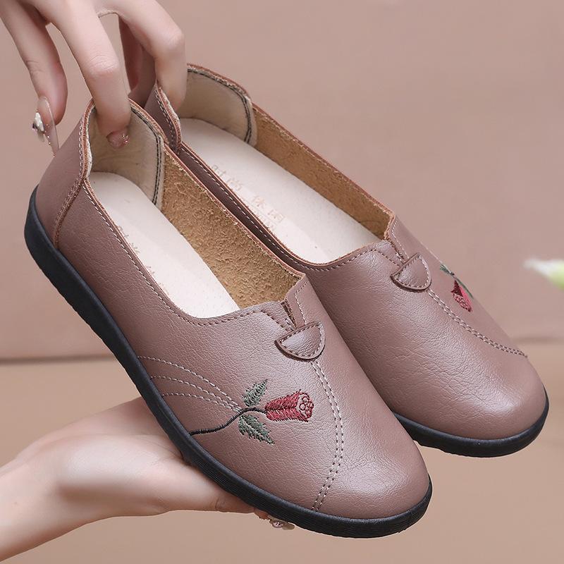 Middle-aged and Elderly Women's Spring and Autumn Floral Embroidered Comfortable Slip on Shoes Mom's Soft Sole Loafers Granny's Flat Non-slip Shoes