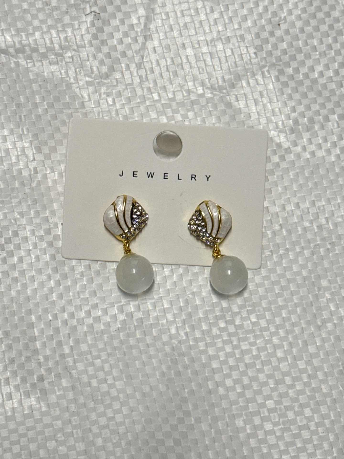 

Asymmetrical Cat s Eye Stone Stud Earrings Women s Minimalist Diamond Studs Fashionable Elegance Luxury-inspired Earrings One Size белый