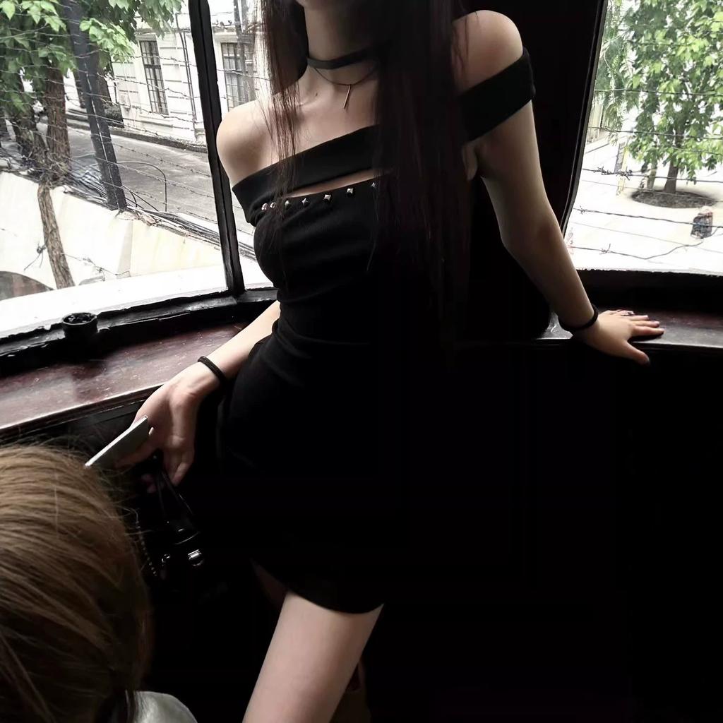 Pure and Alluring Hot Girl Studded Hollow-out Off-shoulder Waist-cinching Little Black Dress for Women, Slimming Hot Girl Dress, Pencil Skirt