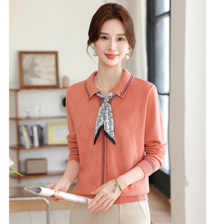 Mom's Autumn Clothes, Fashionable Knitted Base Shirt, Sweater, Middle-aged and Elderly Sweater, Middle-aged Fashion Age-reducing Top