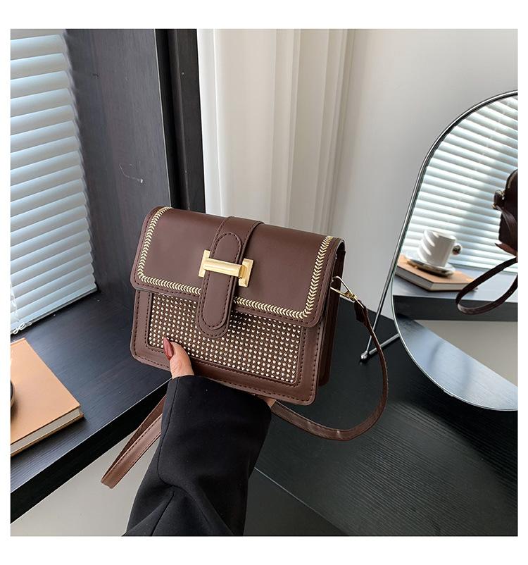 

Сумки Женские модные сумки через плечо Niche Foreign Универсальные сумки Oblique Span с текстурированной фурнитурой Маленькие квадратные сумки Tide кофейный