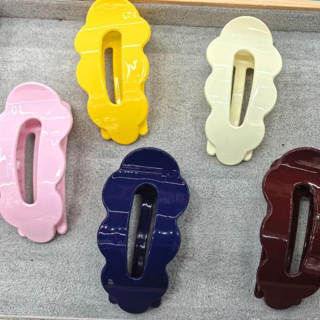 Irregular Cloud Polka Dot Hair Clip, Comfortable Duckbill for Women, Shippable Overseas.
